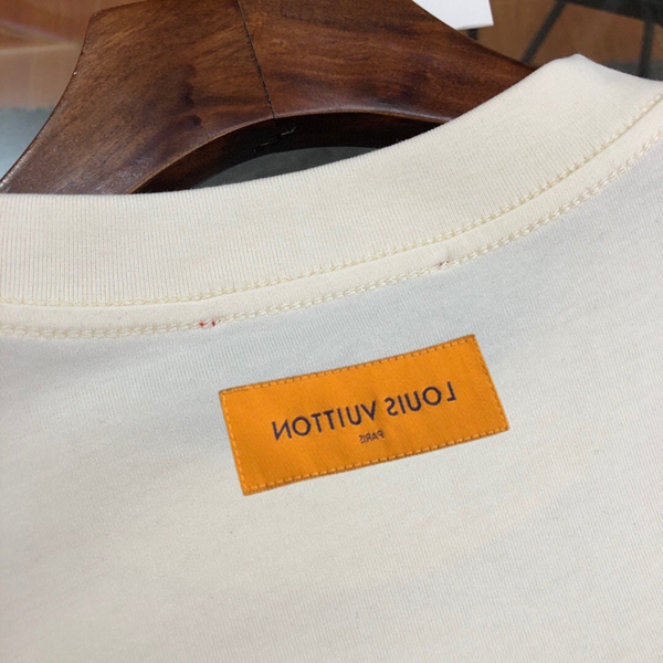 ブランドTシャツ側面デザイン